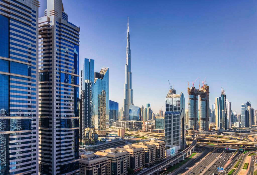 Sandslott: Burj Khalifa (i midten) er bygget av sand, men denne sanden er ikke fra ørkenen som omringer Dubai. Den er importert fra Australia.