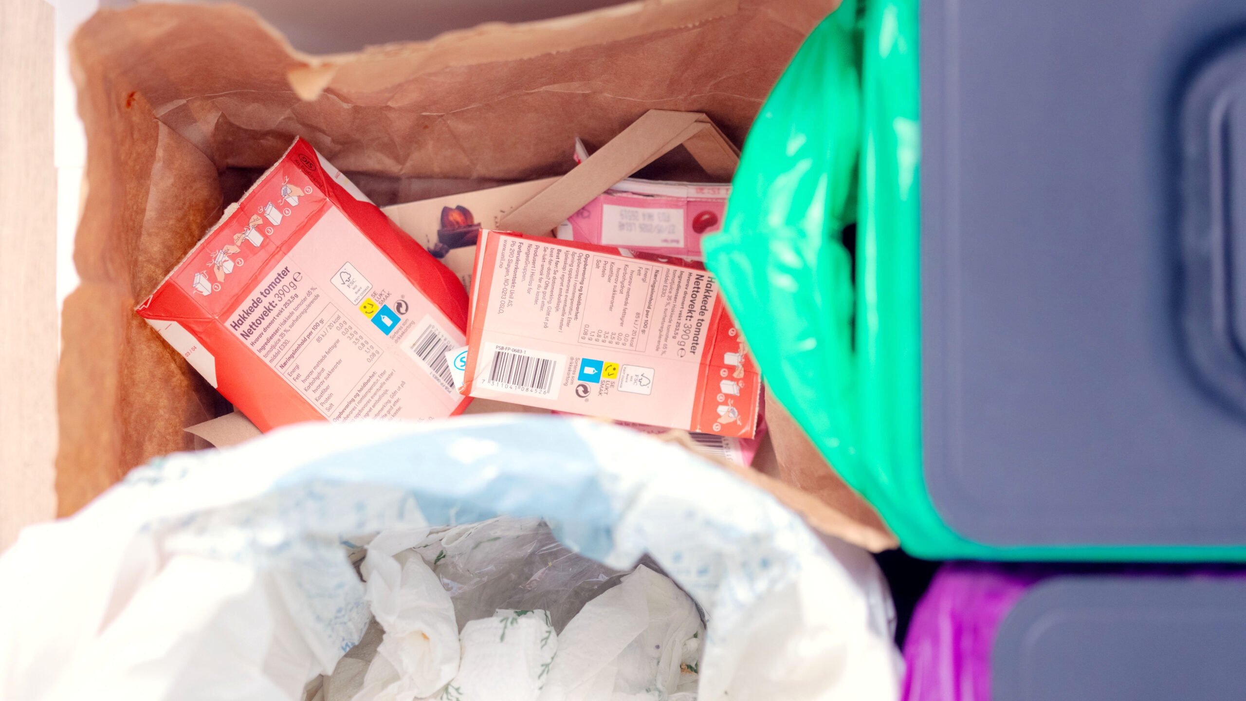 Når det du skal kildesortere har sin egen beholder i hjemmet, blir sorteringen en naturlig del av hverdagen.