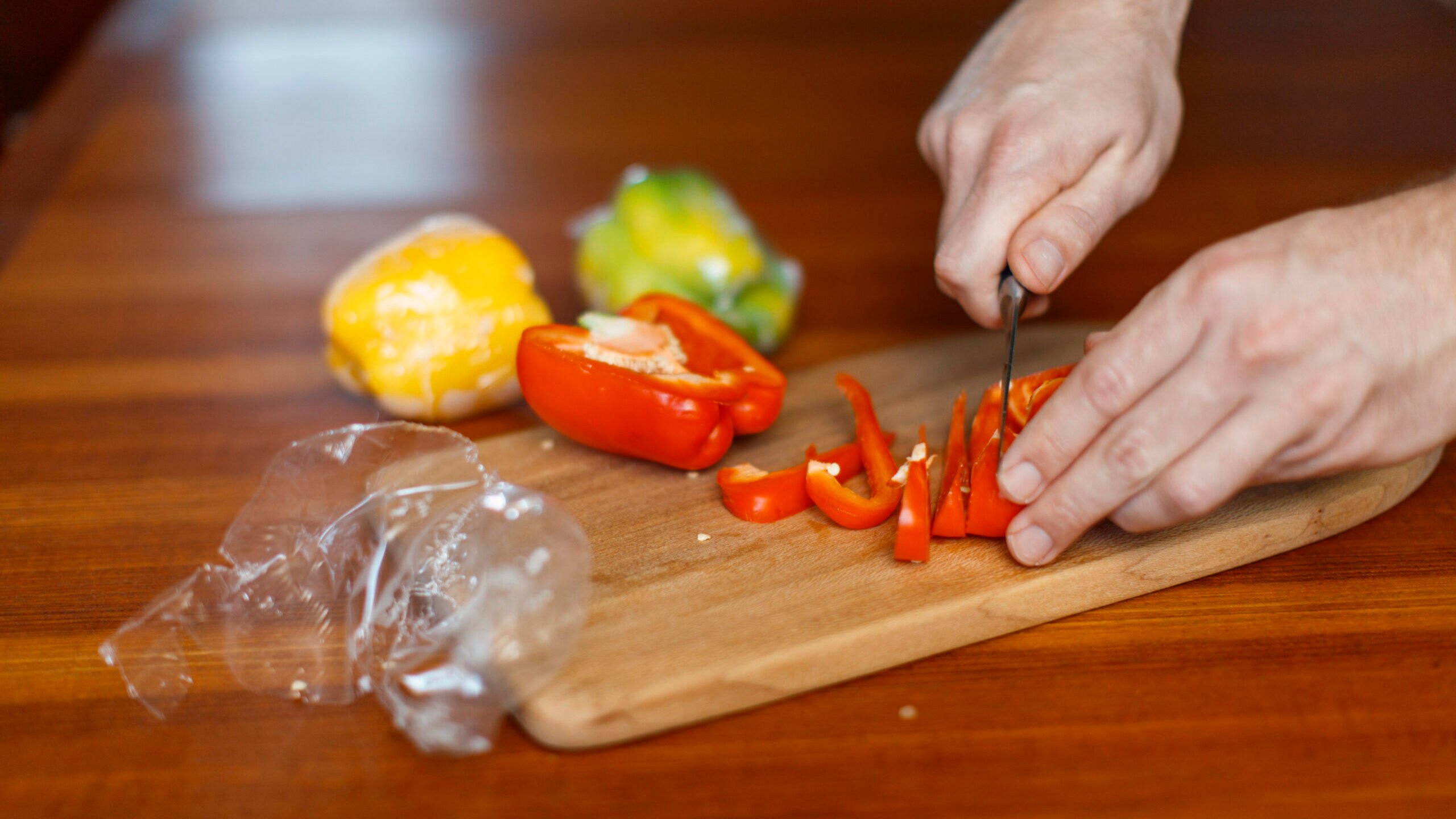 Plastemballasjen er klar for sortering når det ikke er matrester eller andre produktrester igjen.